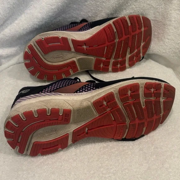 Brooks Black/Navy/Pink Athletic Shoes size 10
Adrenaline GTS women’s - Picture 6 of 7